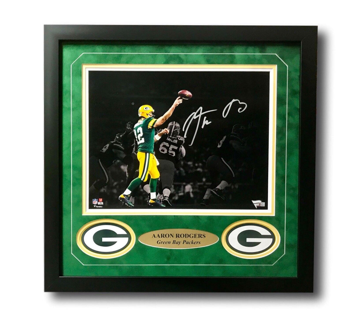 Aaron Rodgers, Fanatics Sign Exclusive Autograph Deal