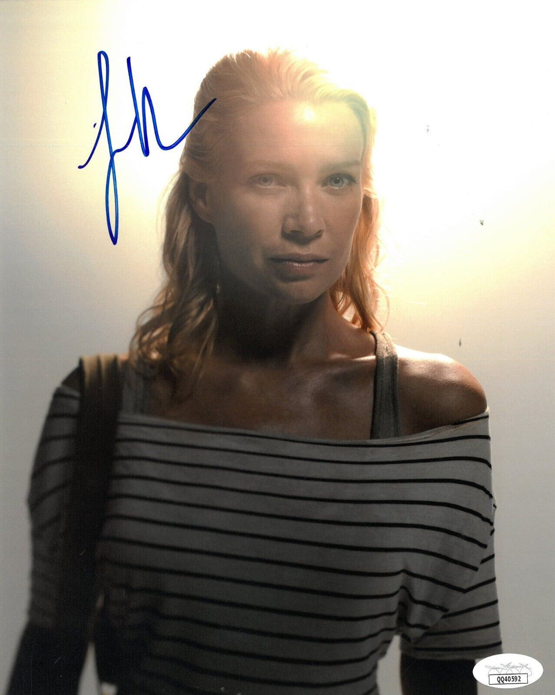 Laurie Holden signed The Walking Dead Andrea 8x10 Photo- JSA #QQ40592 Image 1