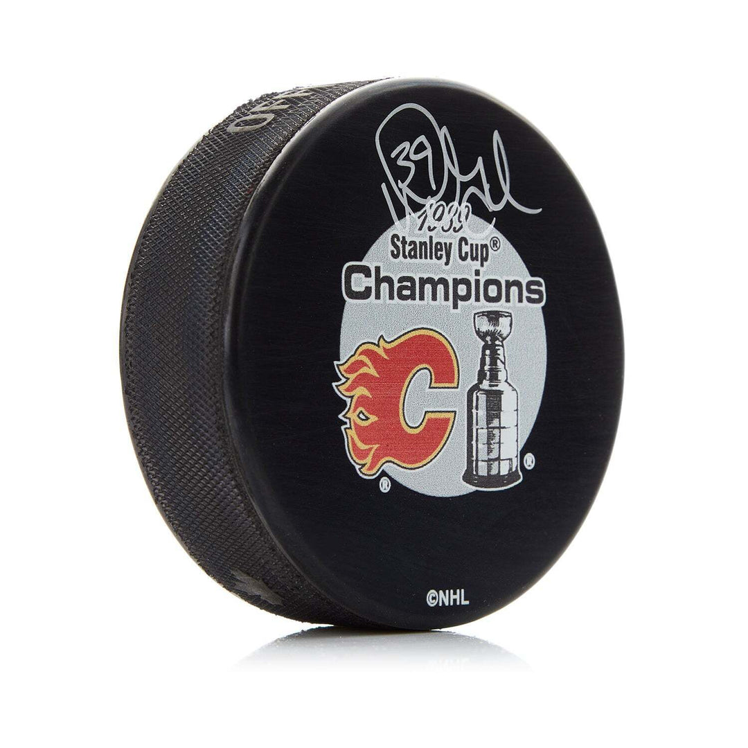 Doug Gilmour Signed Calgary Flames 1989 Stanley Cup Puck Image 1