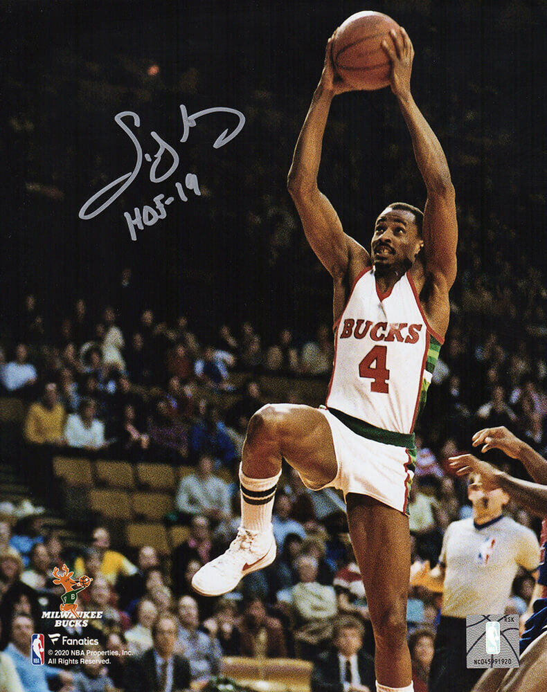 Sidney Moncrief Signed Bucks White Jersey Action 8x10 Photo w/HOF'19 - (SS COA) Image 1