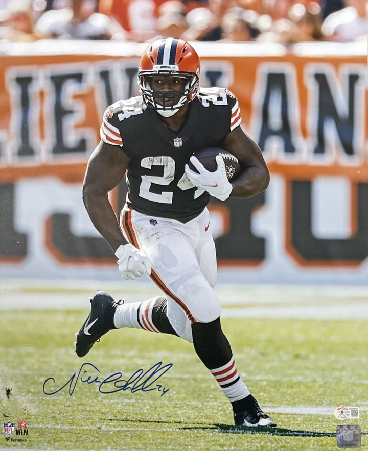 Nick Chubb Autographed/Signed Cleveland Browns 16x20 Photo Beckett 40623 Image 1