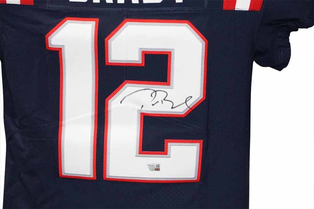 Tom Brady Autographed New England Patriots Elite Blue Jersey FAN 40092 Image 2