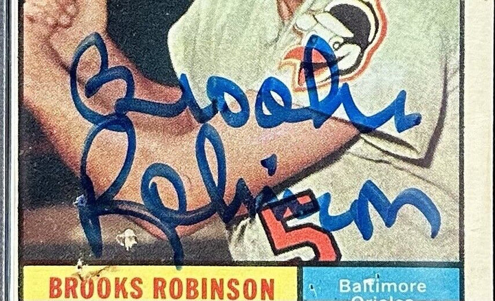 Brooks Robinson Signed 1961 Topps #10 Card PSA Coa Mint Autograph Orioles HOF Image 2