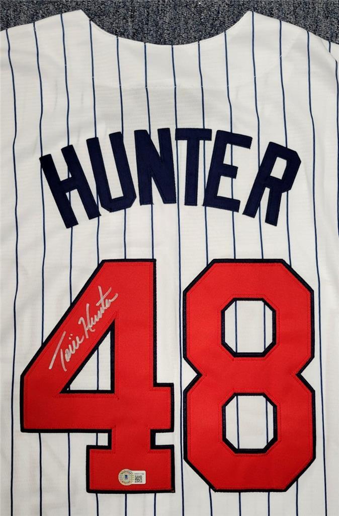 Torii Hunter signed Minnesota Twins Jersey autograph  Beckett BAS Witness Image 2