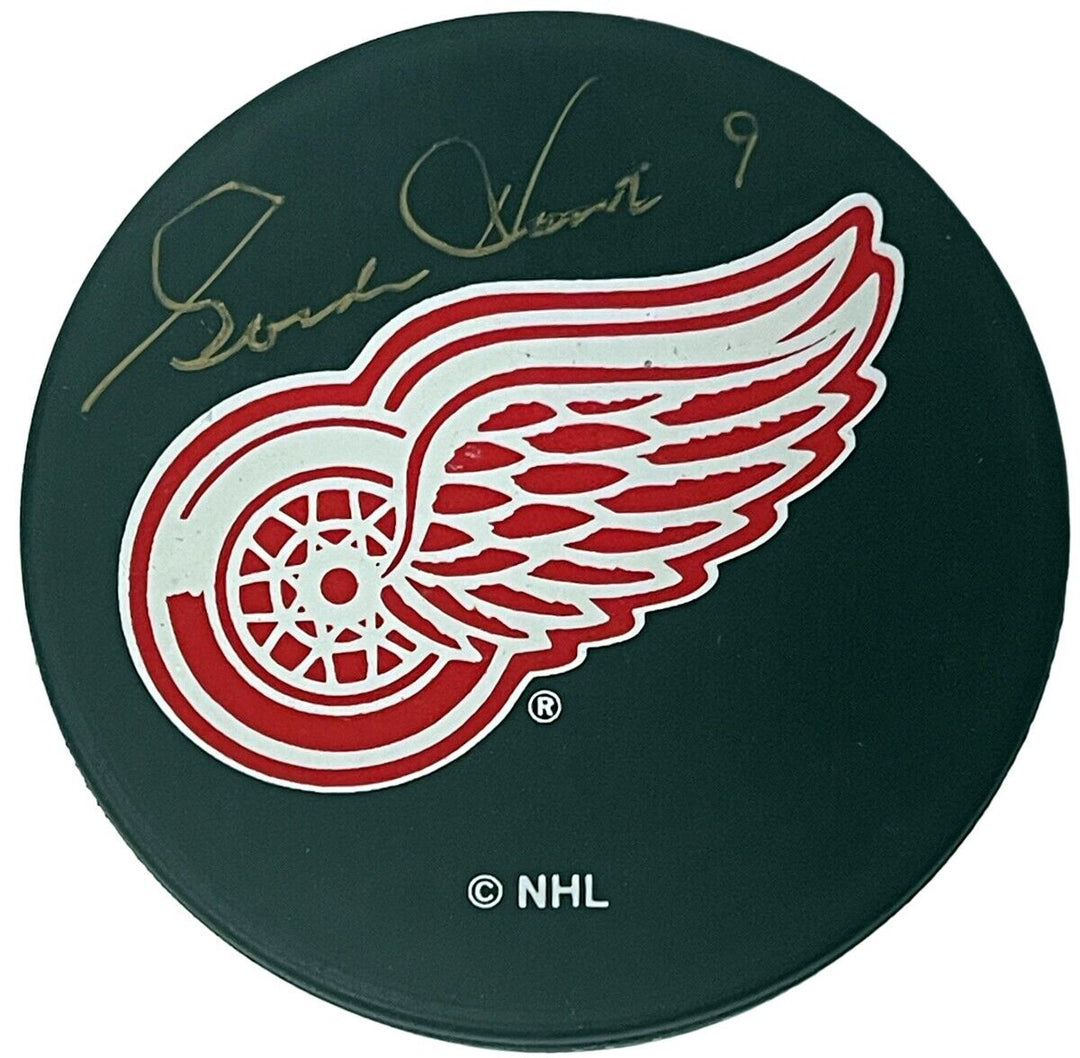 Gordie Howe signed Detroit Red Wings Old Logo NHL Hockey Puck #9 w/ Case-Beckett Image 1