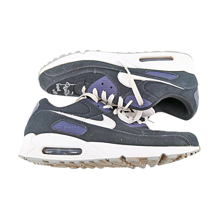 Aaron Boone New York Yankees Autographed Signed 2024 Game Used Nike Navy/White/White Air Max Sneakers (Aaron Boone LOA)