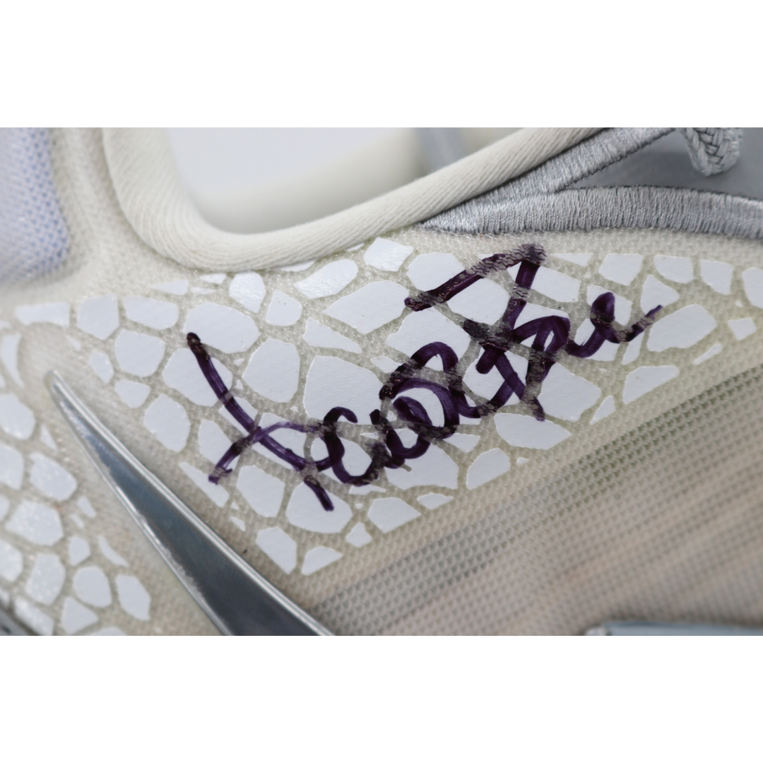 Aaron Boone Yankees Autographed 2025 Game Used White Nike Sabrina Shoes CX Auth