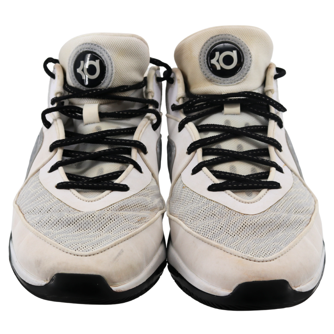 Aaron Boone Yankees Autographed 2025 Game Used Grey Nike KD 16 Shoes (CX Auth)