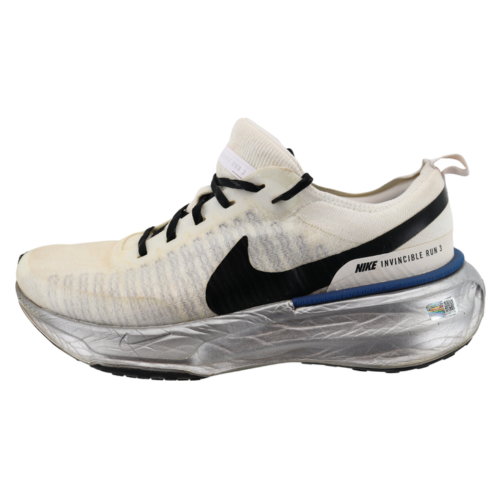 Aaron Boone Yankees Autographed 2025 Game Used White Nike Running Shoes CX Auth