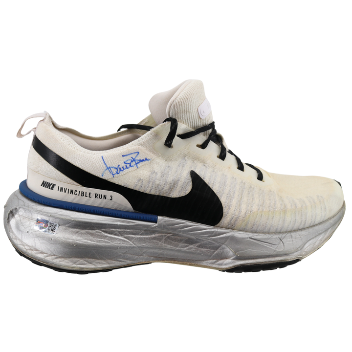 Aaron Boone Yankees Autographed 2025 Game Used White Nike Running Shoes CX Auth
