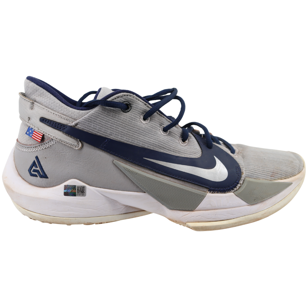 Aaron Boone Yankees Autographed 2025 Game Used Grey Nike Giannis Shoes (CX Auth)