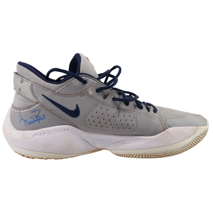 Aaron Boone Yankees Autographed 2025 Game Used Grey Nike Giannis Shoes (CX Auth)