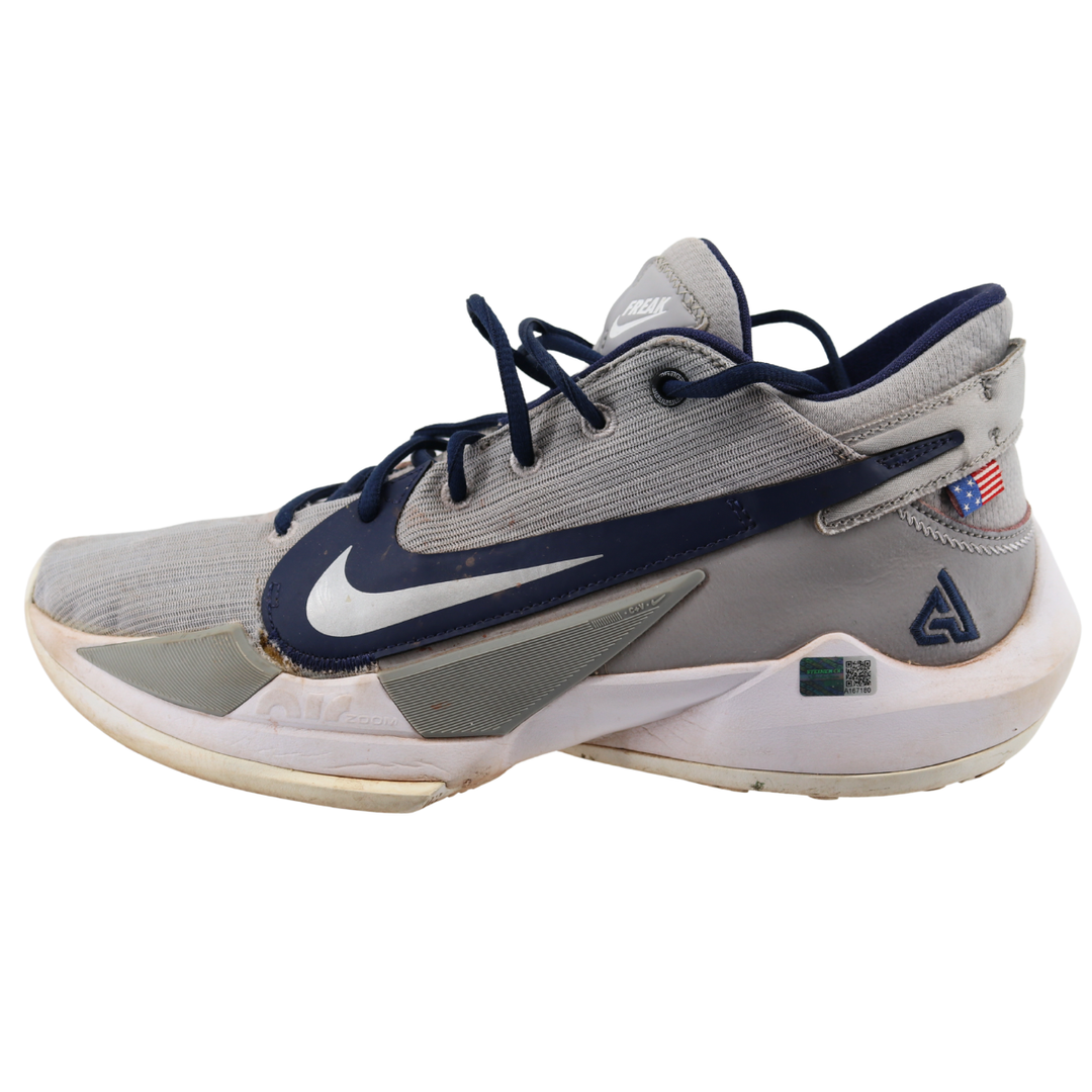 Aaron Boone Yankees Autographed 2025 Game Used Grey Nike Giannis Shoes (CX Auth)
