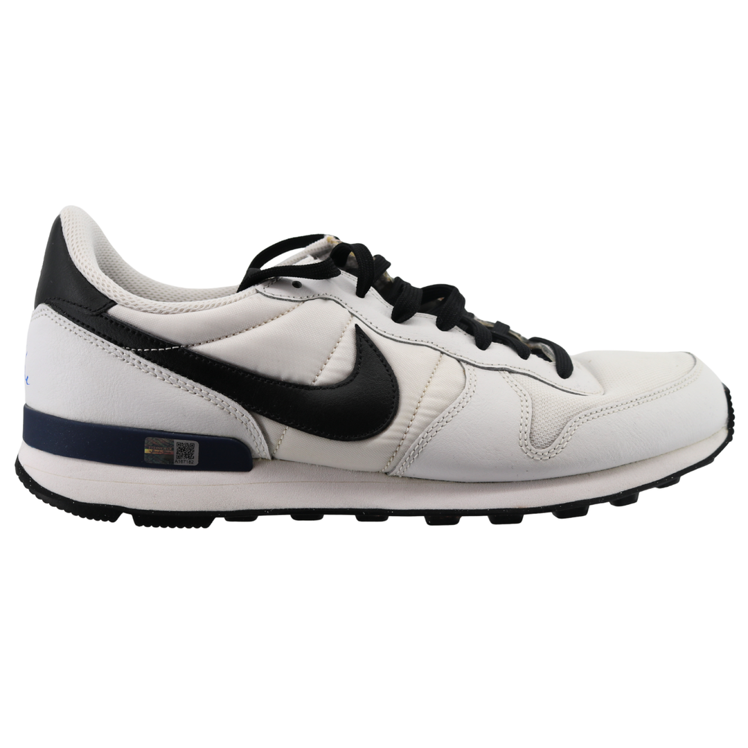 Aaron Boone Yankees Autographed 2025 Game Used White/Navy Nike AJB Shoes CX Auth