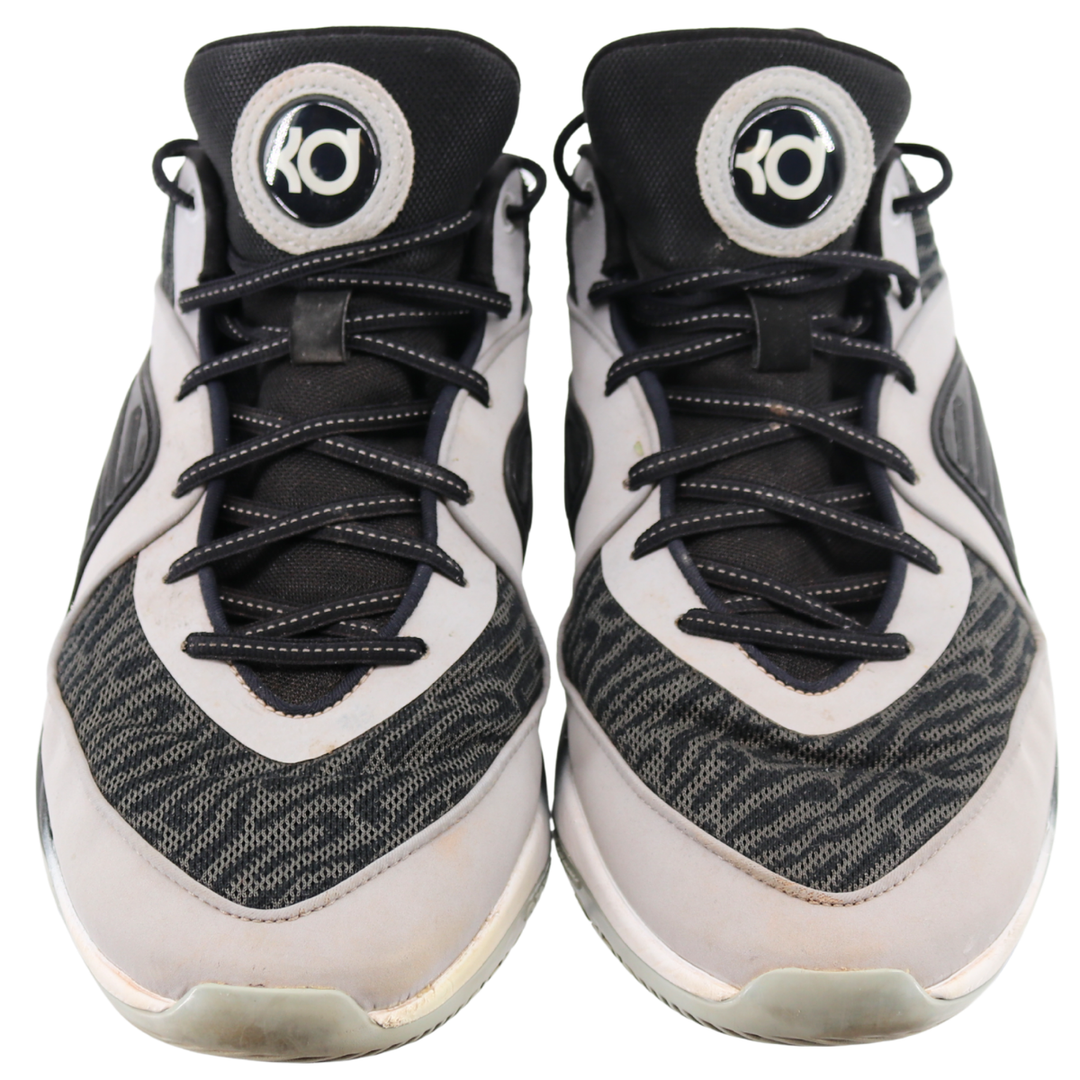 Aaron Boone Yankees Autographed 2025 Game Used Black Nike KD 16 Shoes (CX Auth)
