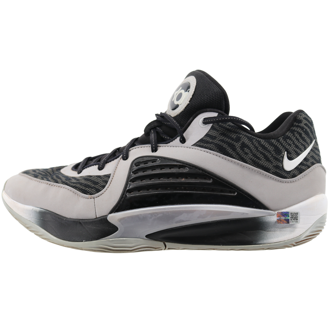 Aaron Boone Yankees Autographed 2025 Game Used Black Nike KD 16 Shoes (CX Auth)