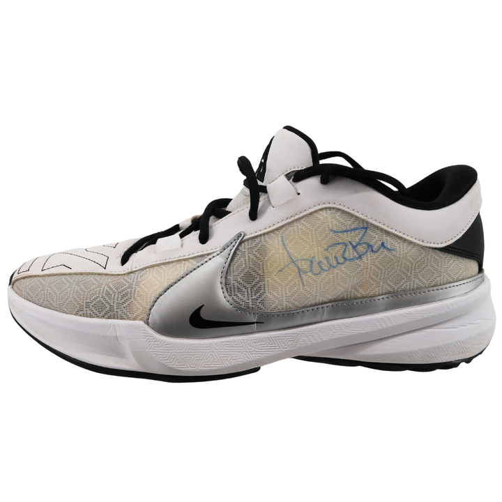 Aaron Boone Yankees Autographed 2025 Game Used Nike Giannis Shoes-1 CX Auth