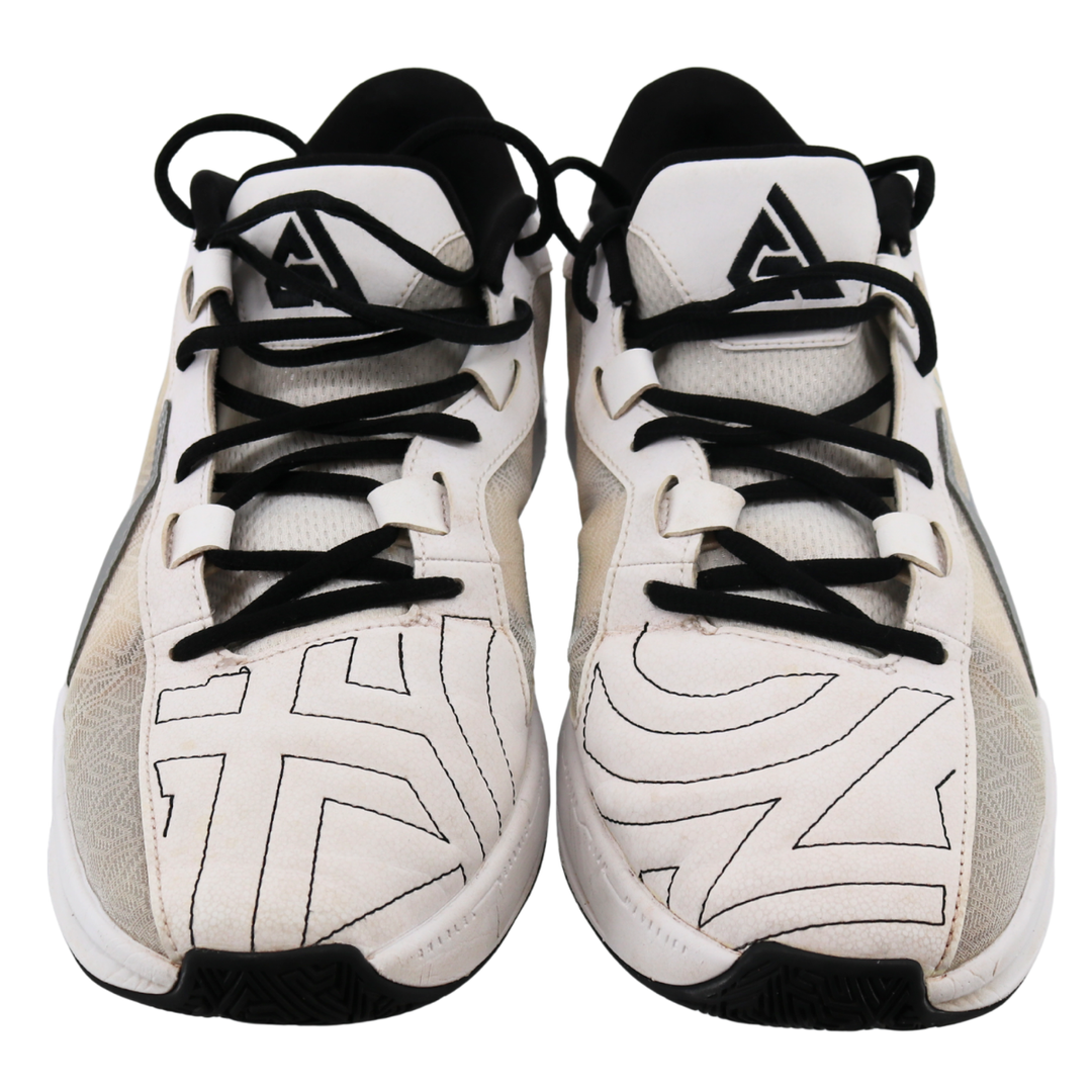 Aaron Boone Yankees Autographed 2025 Game Used Nike Giannis Shoes-1 CX Auth