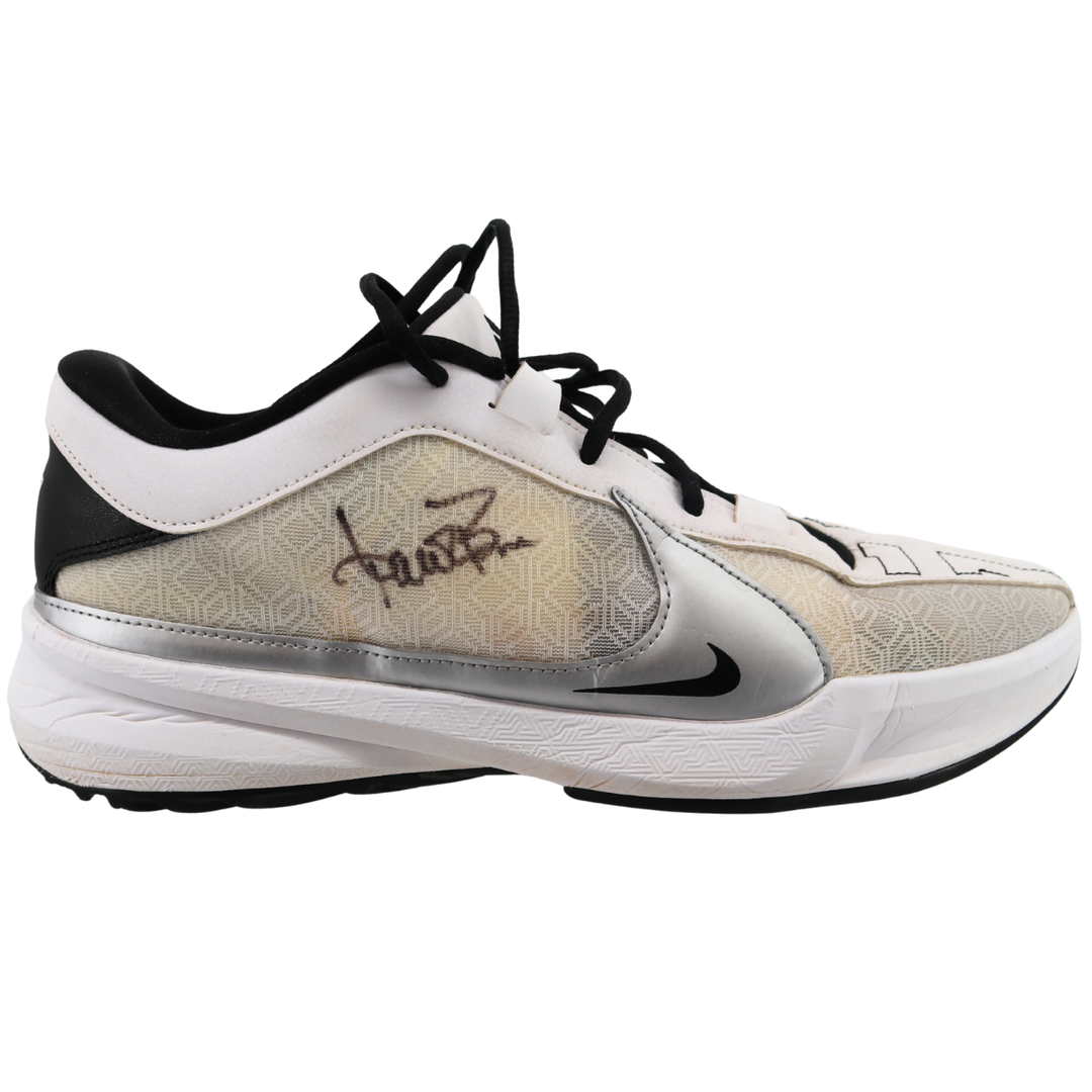 Aaron Boone Yankees Autographed 2025 Game Used Nike Giannis Shoes-1 CX Auth
