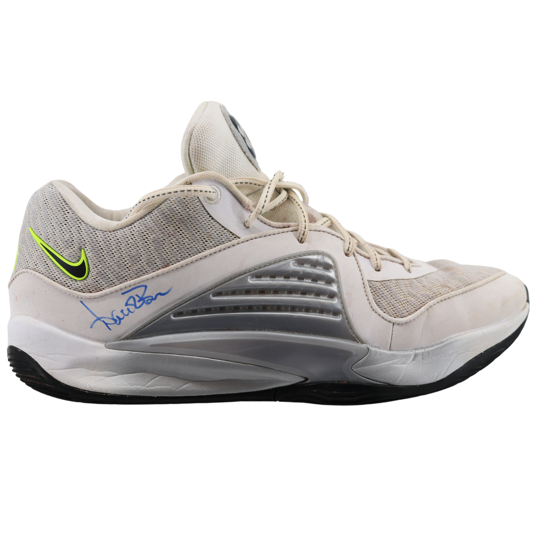 Aaron Boone Yankees Autographed 2025 Game Used White Nike KD 16 Shoe (CX Auth)