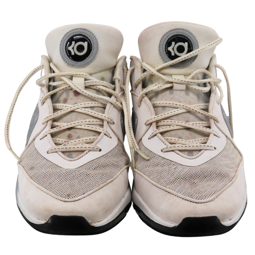Aaron Boone Yankees Autographed 2025 Game Used White Nike KD 16 Shoe (CX Auth)