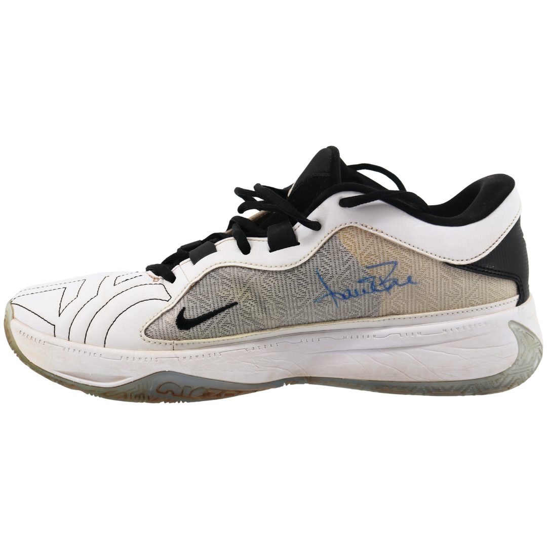Aaron Boone Yankees Autographed 2025 Game Used Nike Giannis Air Shoes-2 CX Auth