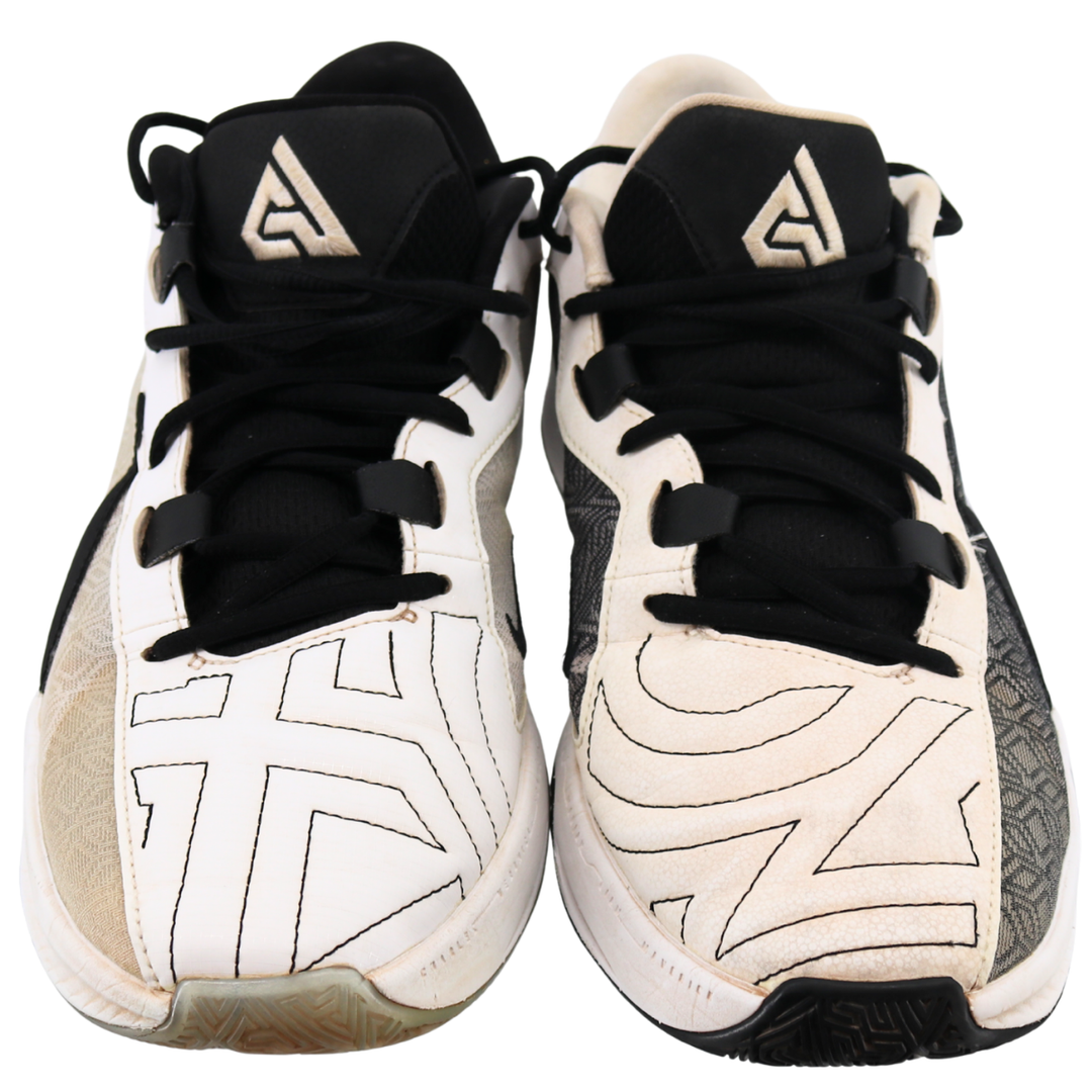 Aaron Boone Yankees Autographed 2025 Game Used Nike Giannis Air Shoes-2 CX Auth
