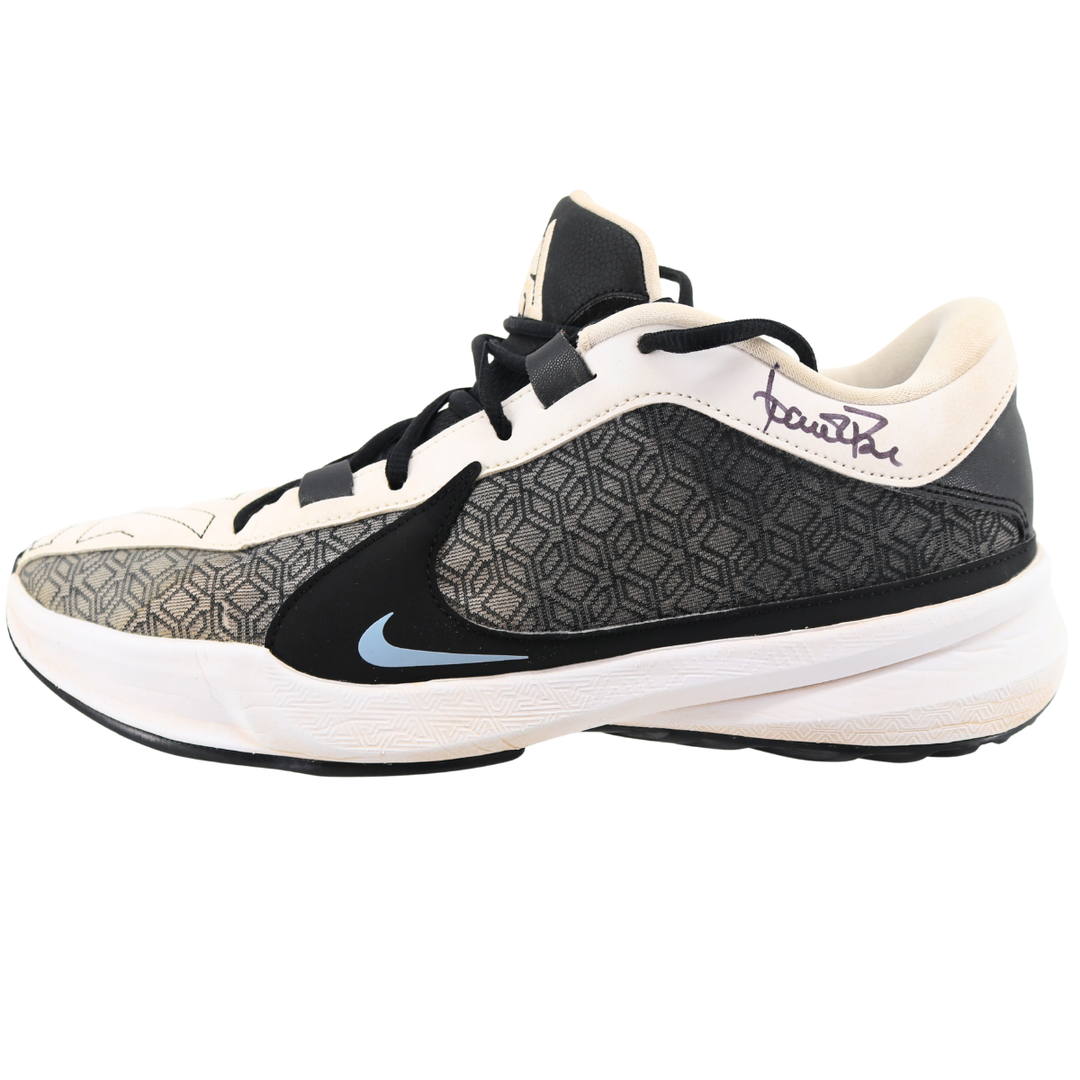 Aaron Boone Yankees Autographed 2025 Game Used Nike Giannis Air Shoes-2 CX Auth