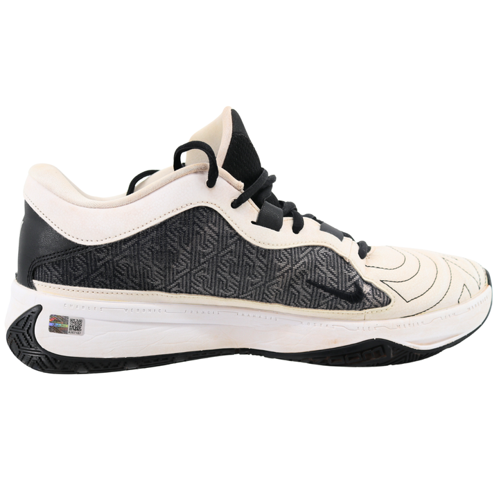 Aaron Boone Yankees Autographed 2025 Game Used Nike Giannis Air Shoes-2 CX Auth