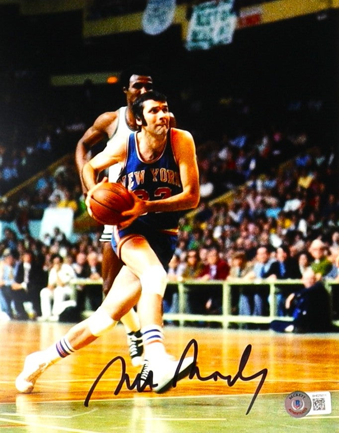 Bill Bradley New York Knicks Autographed Signed Hall of Famer 8x10 Photo (Beckett)