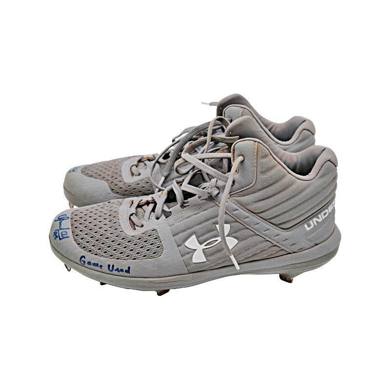 Oswaldo Cabrera Autographed 2022 Game Used Under Armour Gray Cleats (Cabrera LOA/CX Auth)