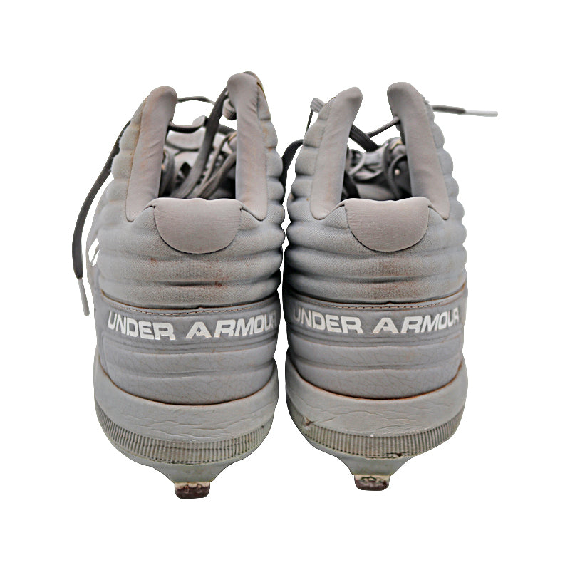 Oswaldo Cabrera Autographed 2022 Game Used Under Armour Gray Cleats (Cabrera LOA/CX Auth)
