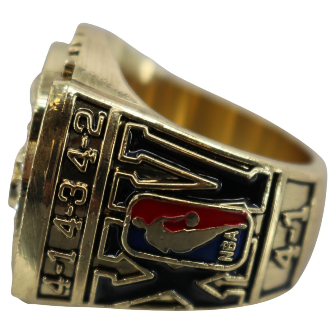 2009 Lakers Replica Larry OÕBrien Trophy & Kobe Bryant NBA Finals Ring Set