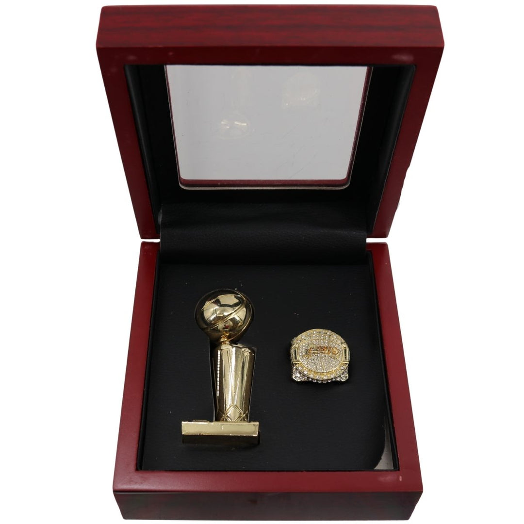 2010 Lakers Replica Larry OÕBrien Trophy & Kobe Bryant NBA Finals Ring Set