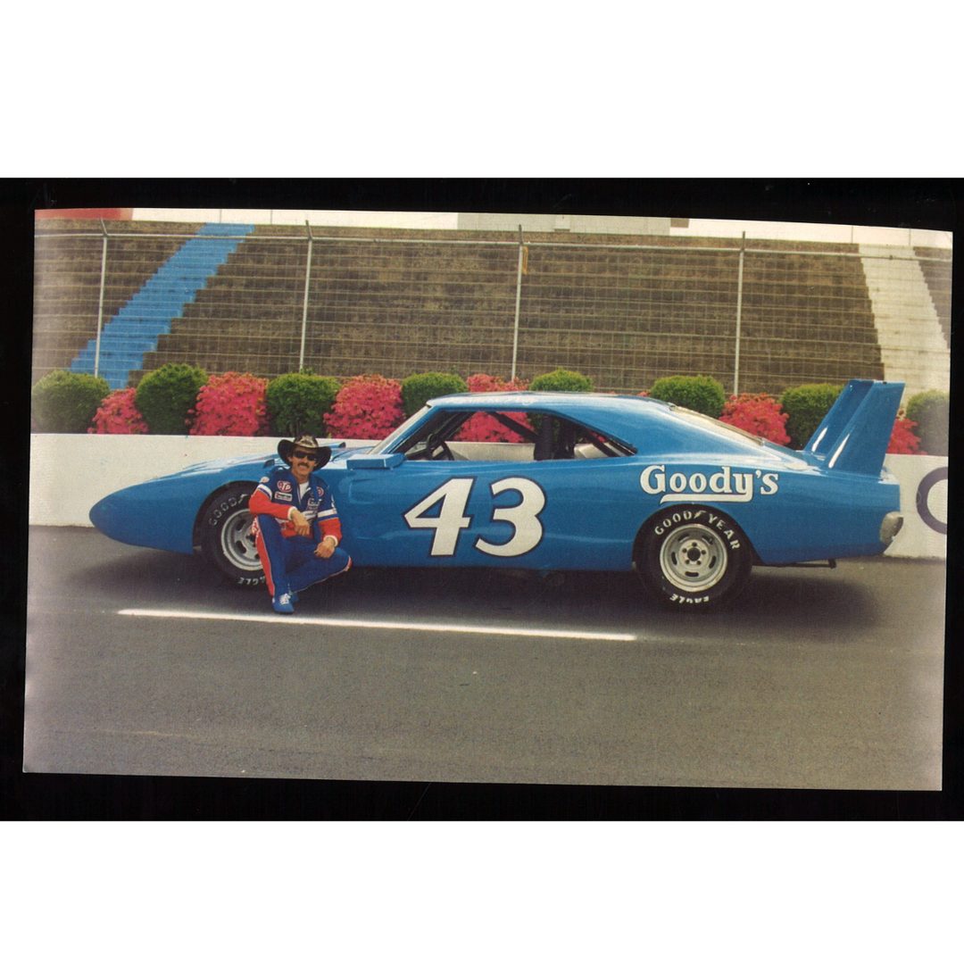Richard Petty Goody's #43 Car (Blue) Petty Kneeling w/Cowboy Hat 5x8 Post Card