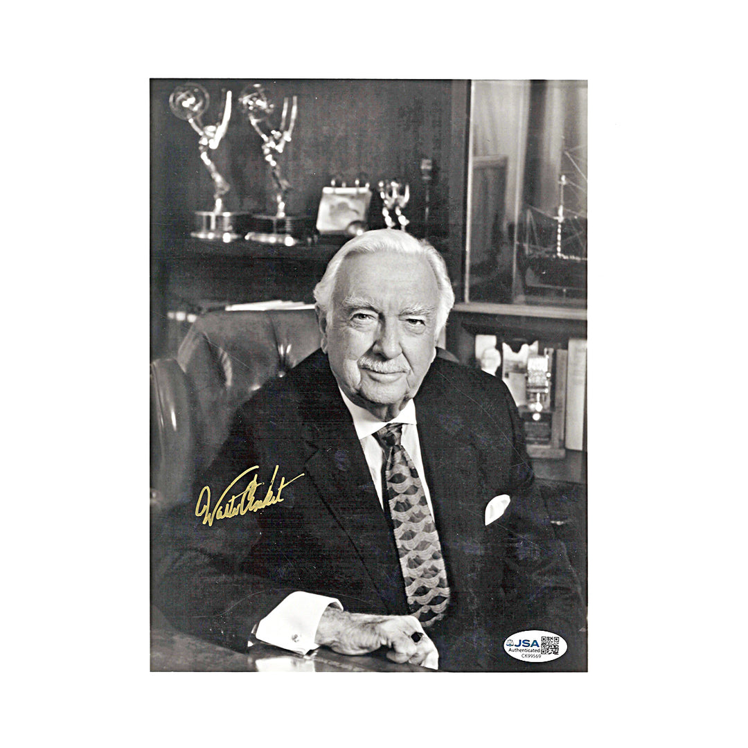Walter Cronkite CBS Evening News Anchor Autographed 8x10 Photo JSA COA