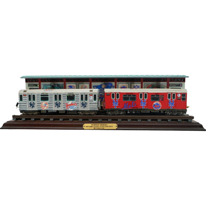 New York Yankees vs. New York Mets Danbury Mint 2000 Subway Series Train Display