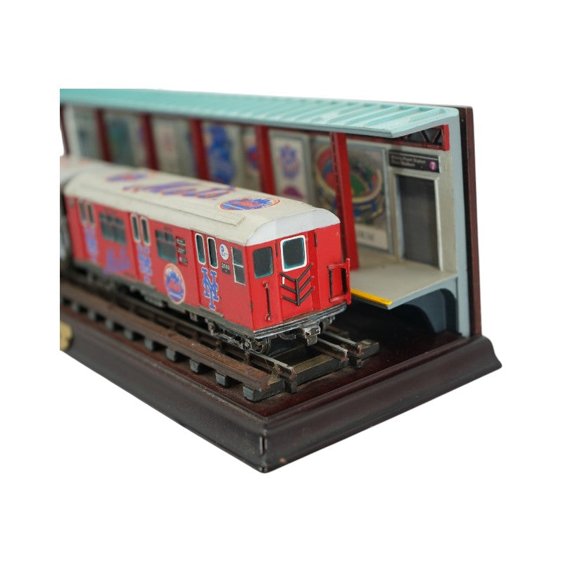 New York Yankees vs. New York Mets Danbury Mint 2000 Subway Series Train Display
