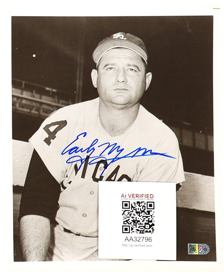 Early Wynn Chicago White Sox and Hall of Famer Signed Vintage 8x10 B&W Photo (AIV)