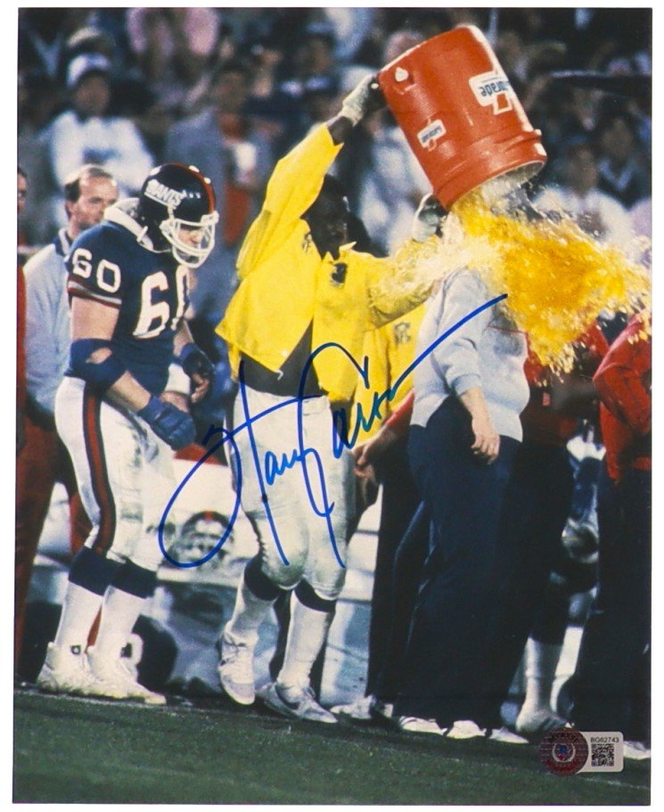Harry Carson New York Giants and Hall of Famer Signed 8x10 Photo (Beckett Hologram)