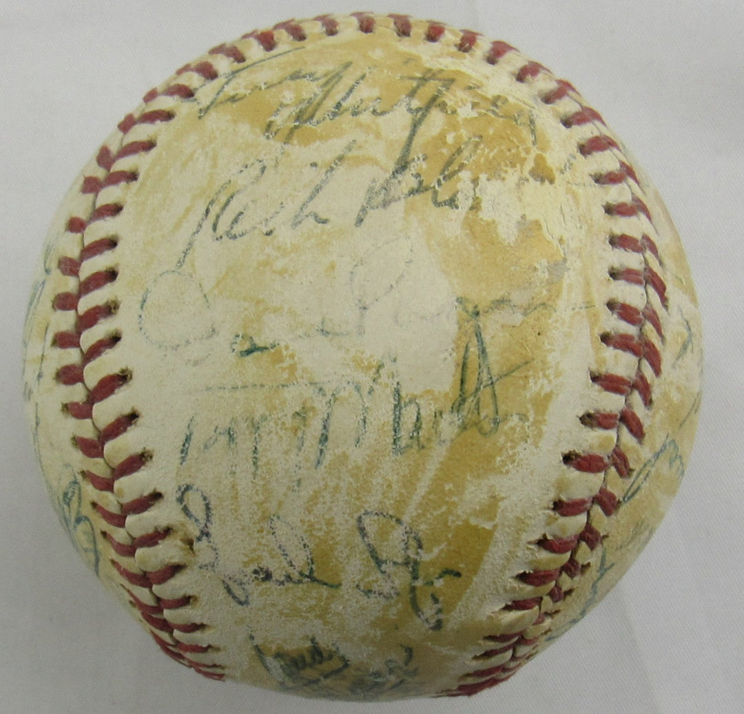 Thurman Munson Elston Howard Sparky Lyle +16 Signed Auto Yankees Team Signed Baseball PSA/DNA LOA V06430