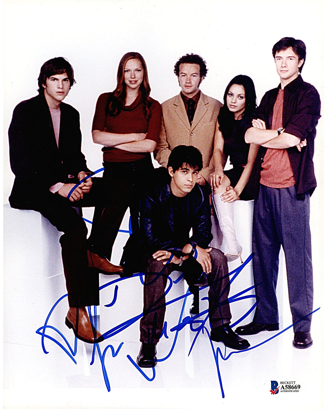 That 70s Show Signed 8x10 Cast Photo Danny Masterson, Laura Prepon, Mila Kunis, Wilmer Valderrama Beckett