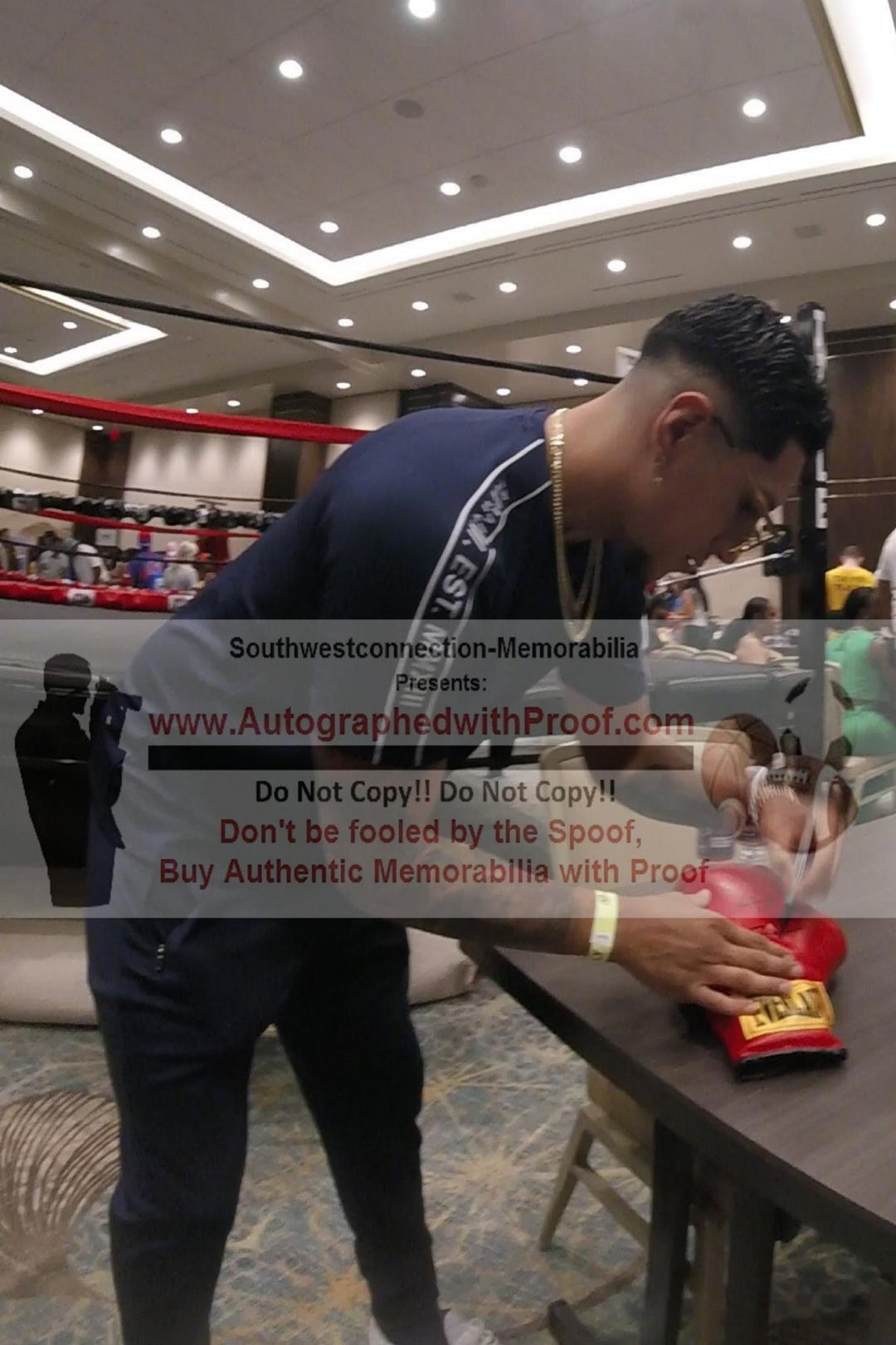 Fernando Vargas Jr. Signed Everlast Red Boxing Glove Proof Photo Beckett Authentication