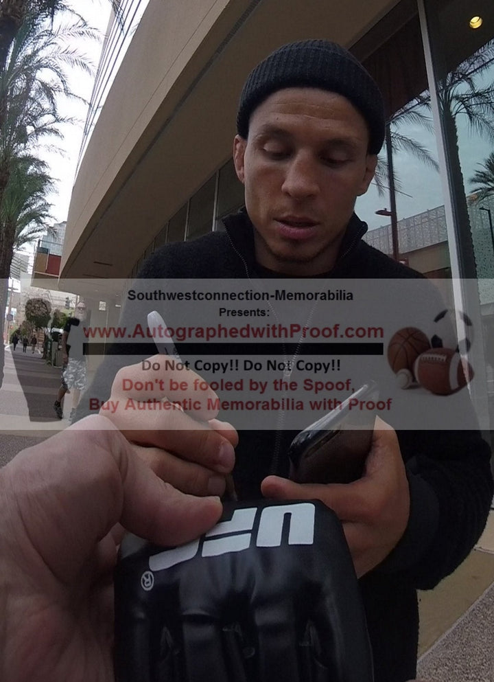 Joe Benavidez Signed UFC Ultimate Fighting Championship MMA Glove Proof Photo Beckett