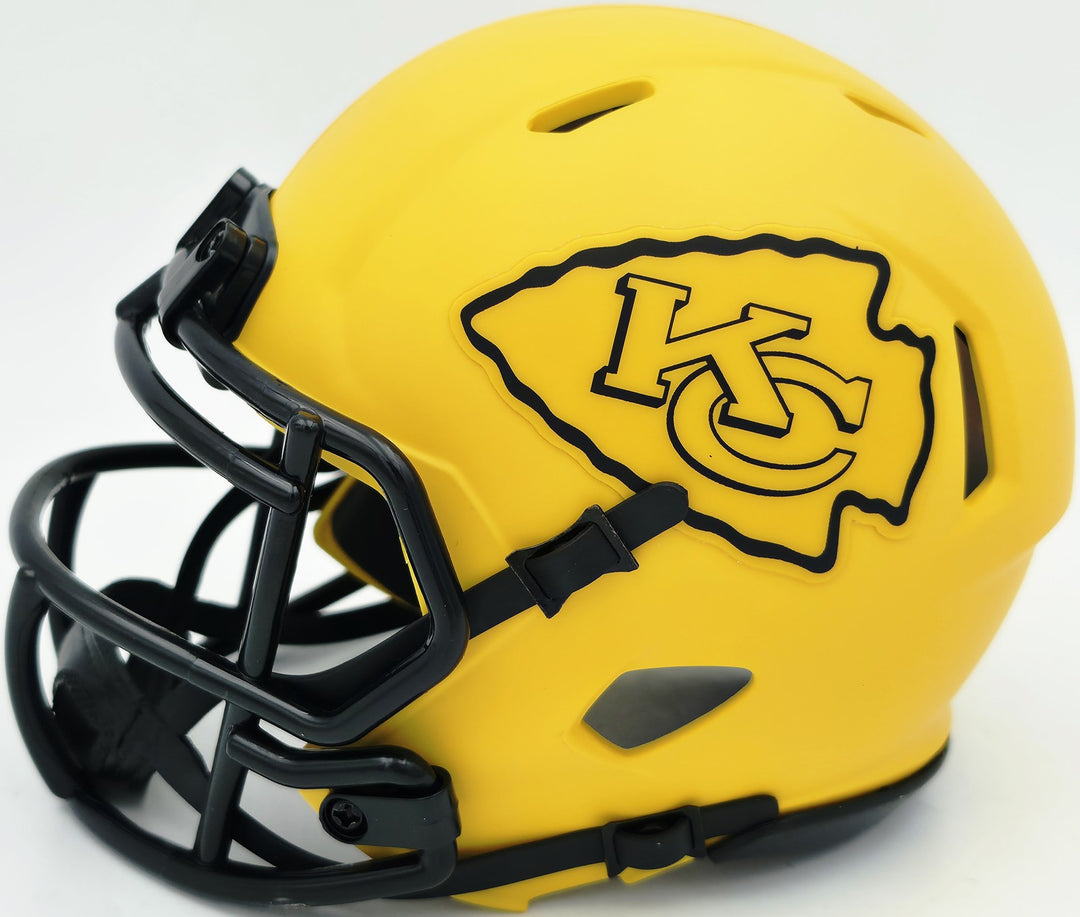 Kenneth Walker III Auto Chiefs Rave Yellow Rave Speed Mini Helmet Beckett Wit