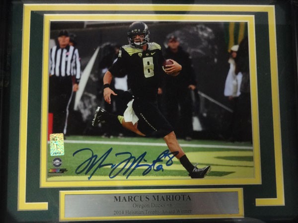 Marcus Mariota Signed Framed 8x10 Photo Oregon Ducks MM Holo