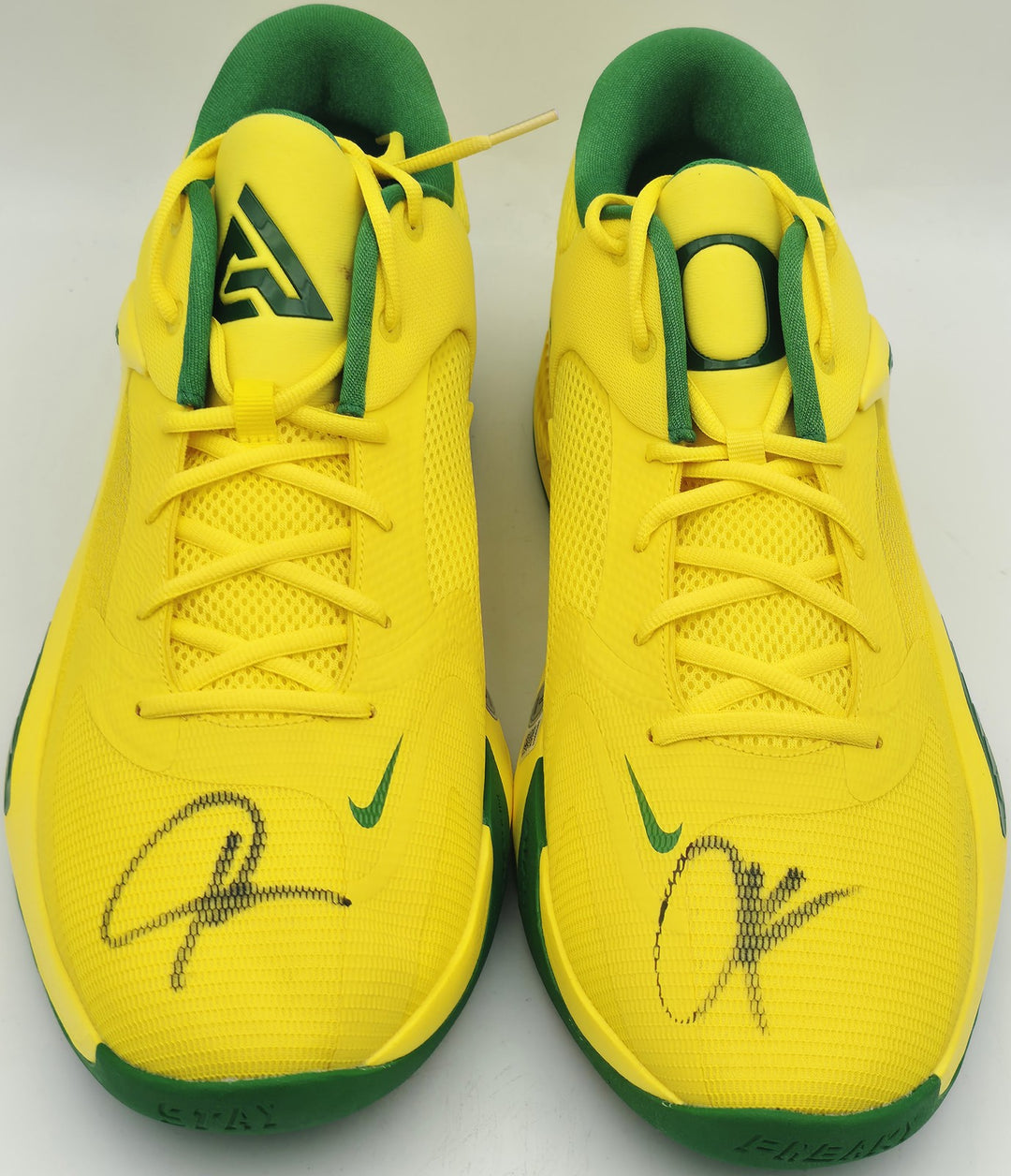 Giannis Auto 2022 (PE) Promo Oregon Nike Zoom Freak 4 Game Shoes Size 17 Beckett