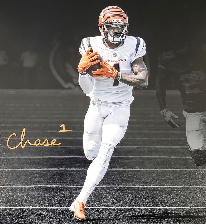 Ja'Marr Chase Auto Signed 16x20 Photo Cincinnati Bengals Spotlight Beckett