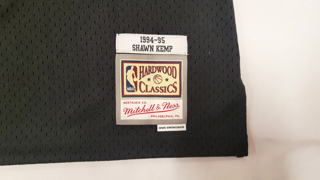 Sonics Shawn Kemp Signed 1994-95 Mitchell Ness HWC Black Jersey Size XXL MCS