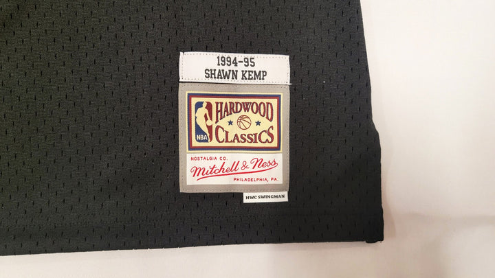 Sonics Shawn Kemp Signed 1994-95 Mitchell Ness HWC Black Jersey Size XXL MCS
